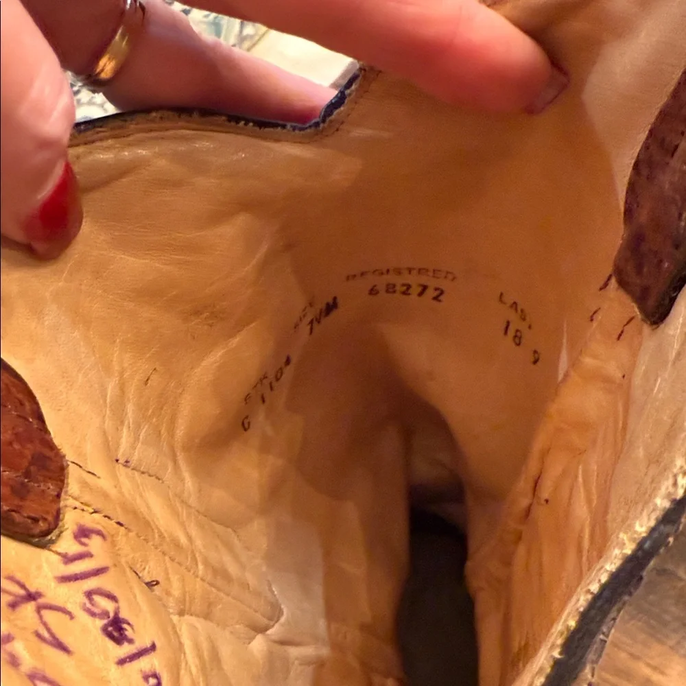 Corral Vintage Brown Western Cowboy Boots with Cross Design - Picture 6 of 8